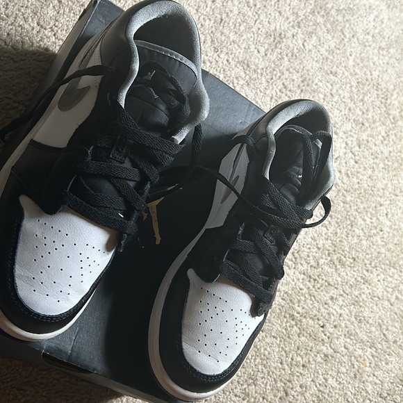 black & grey jordan lows - Picture 4 of 4